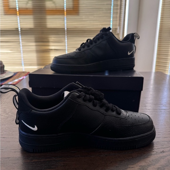 Nike Air Force 1 07 LV8 Overbranding - Picture 2 of 8
